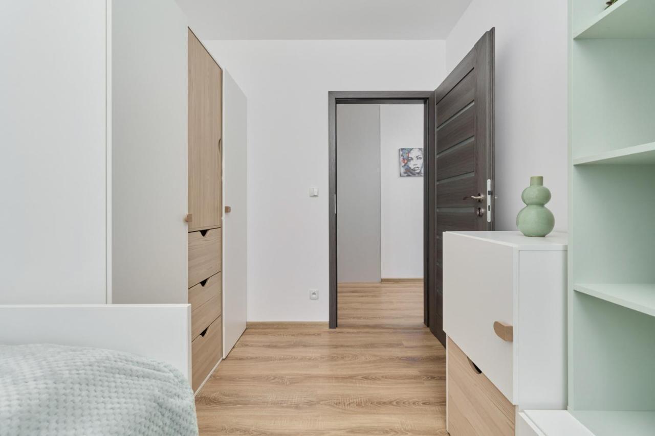 Spacious Apartment With Balcony Near The Slavic Hill Wroclaw By Renters Prestige Exterior foto