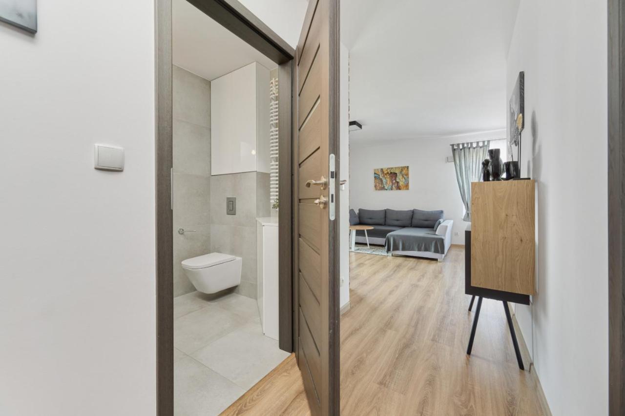 Spacious Apartment With Balcony Near The Slavic Hill Wroclaw By Renters Prestige Exterior foto