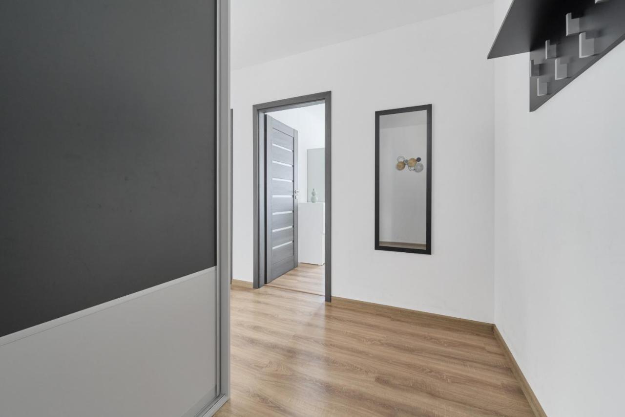 Spacious Apartment With Balcony Near The Slavic Hill Wroclaw By Renters Prestige Exterior foto